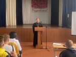 В станице Ханской священник выступил на мероприятии на тему «Пороки современного общества: алкоголь, курение, наркомания»