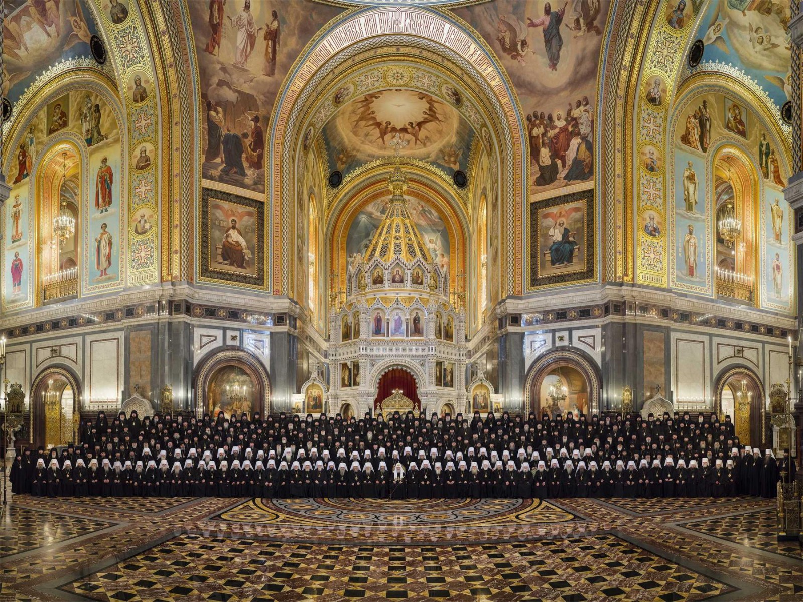 Общая фотография участников Архиерейского собора Русской Православной Церкви 2017 года
Фото творческое объединение Парсуна